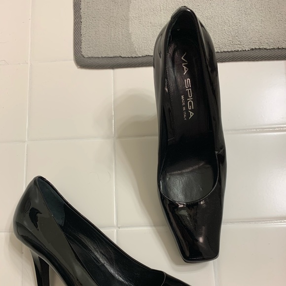 Via Spiga Black Patent Leather Pumps 👠 - Picture 2 of 7
